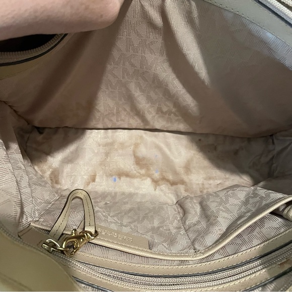 Michael Kors Saffiano Jet Set Tote - Picture 6 of 14